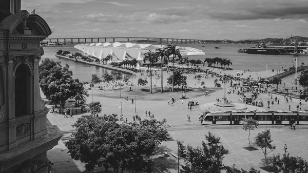 Modèles de pulls pour femmes : guide de choix selon votre silhouette